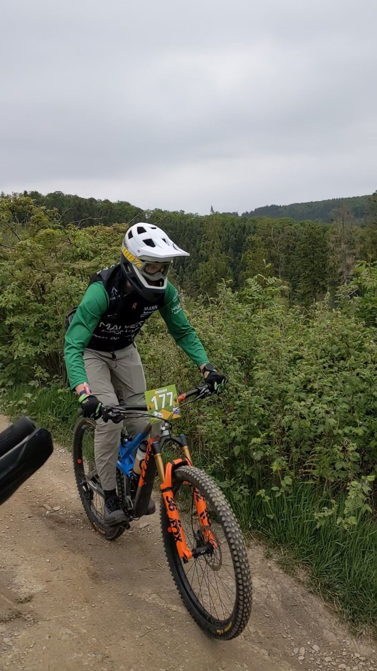 TSV Heiligenrode Funbiker auf anspruchsvoller Strecke beim Willinger Enduro-Rennen