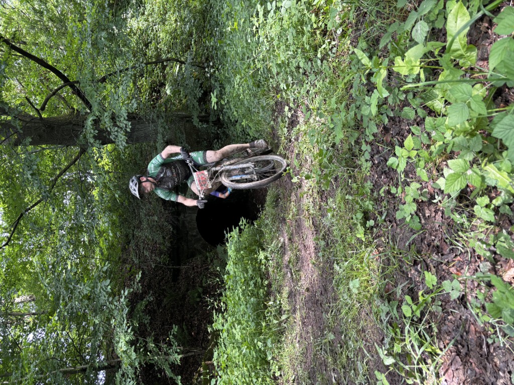 Packendes Stollen-Duell auf dem Kunstwanderweg: Funbiker bezwingen den Ars-Natura Marathon